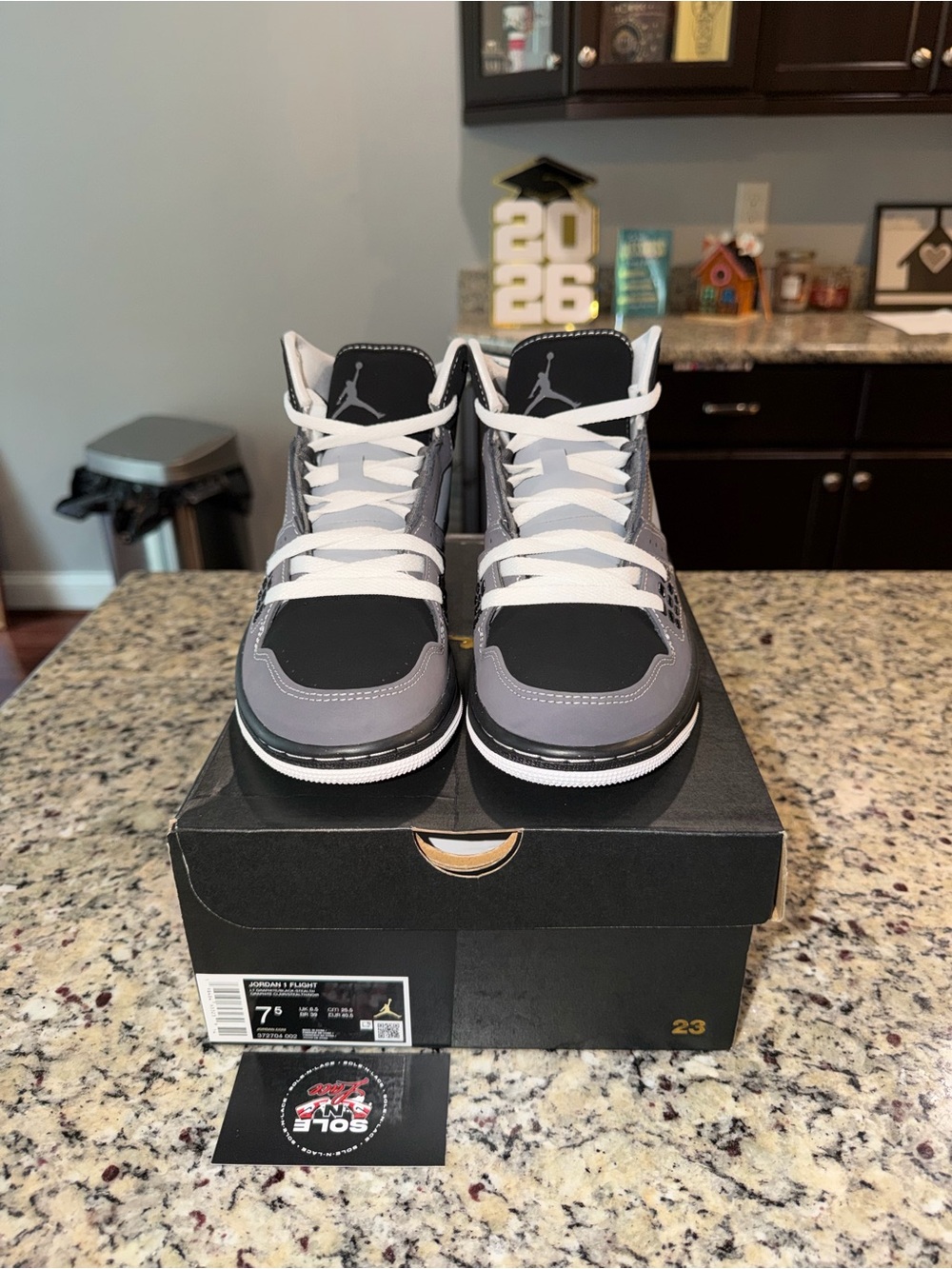 Size 7.5 Jordan 1 Flight Gray SKU 372704-002 Brand New - Picture 4 of 11